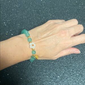 Green Stone and Gold Beaded Flower Bracelet